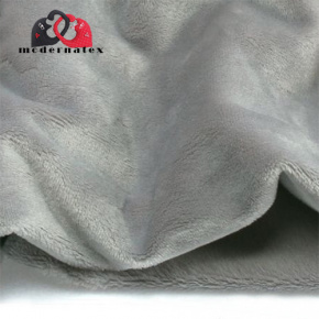 Tissu minky fausse fourrure, 320 g/m², largeur 160 cm, au métre gris clair Tissu minky fausse fourrure, 320 g/m², largeur 160 cm, au métre gris clair